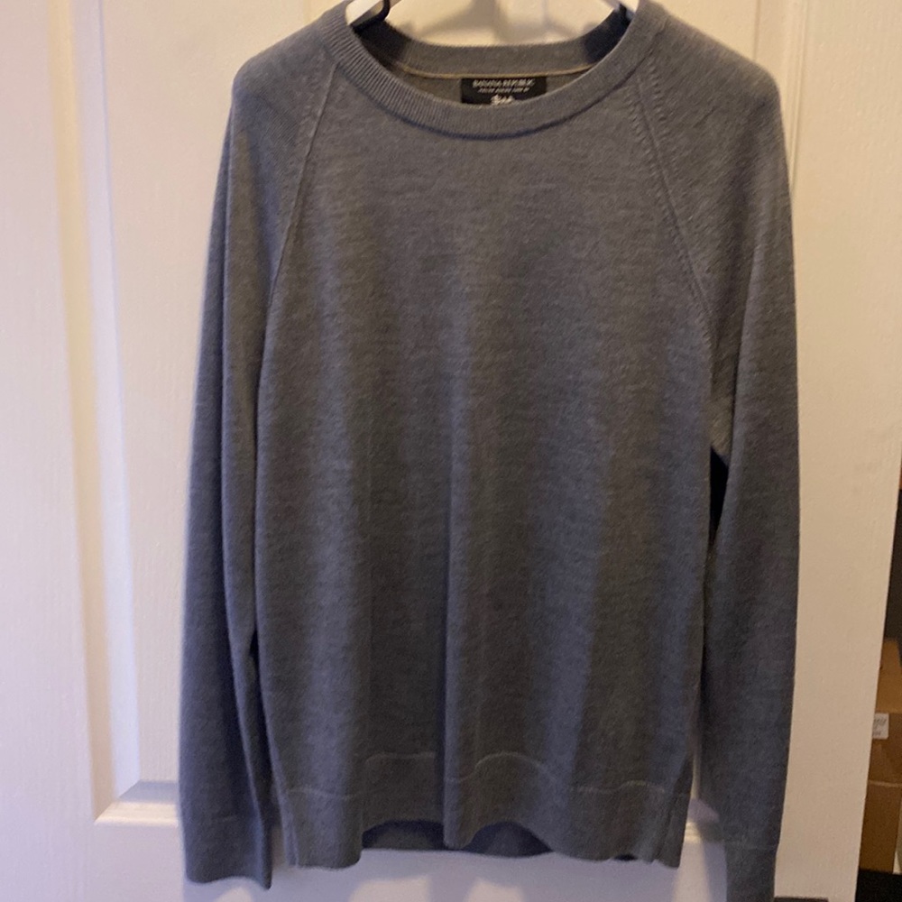 A Banana Republic raglan merino wool sweater size Medium